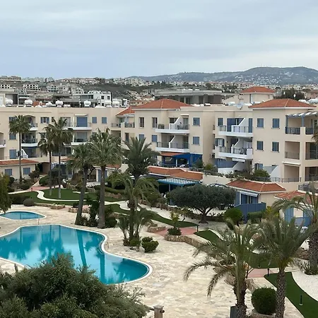 Modern 2br At Kings Palace, Steps From The פאפוס