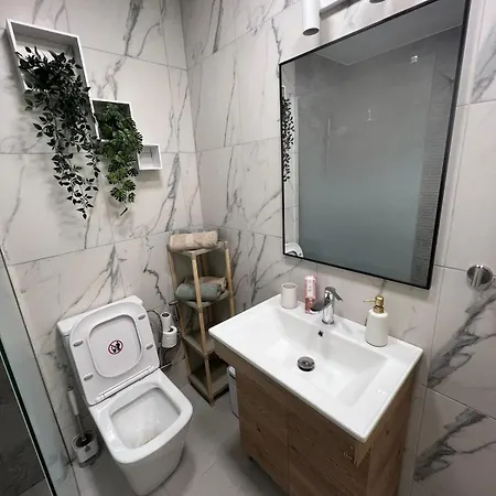 Modern 2br At Kings Palace, Steps From The פאפוס