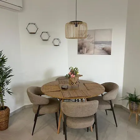 Modern 2br At Kings Palace, Steps From The דירה פאפוס