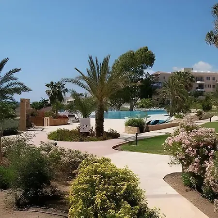 Modern 2br At Kings Palace, Steps From The Апартаменты Пафос