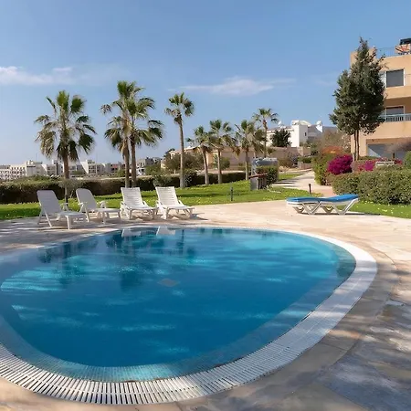 Modern 2br At Kings Palace, Steps From The Апартаменты Пафос