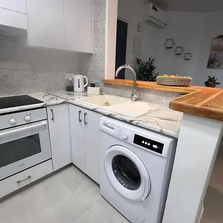Modern 2br At Kings Palace, Steps From The * Пафос