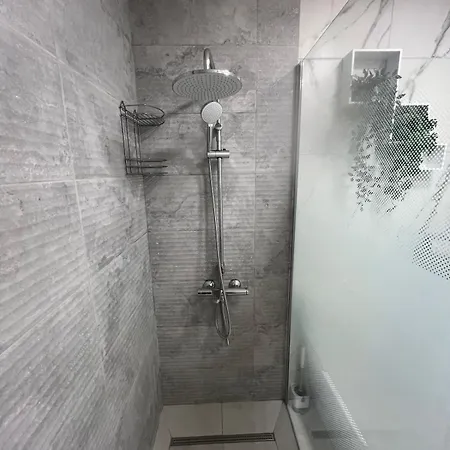Modern 2br At Kings Palace, Steps From The Apartment