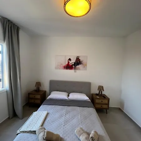 Modern 2br At Kings Palace, Steps From The *